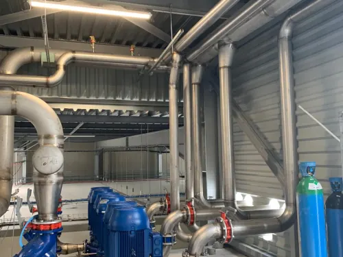 Maintenance industrielle : remplacement de pompes et réseaux acier